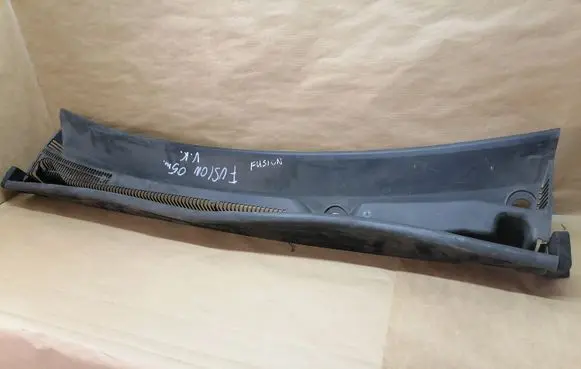 Ford Fusion Wiper trim 2N11N02228AC
