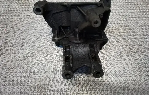 Volkswagen Transporter - Caravelle T5 Engine mounting bracket 070199343B