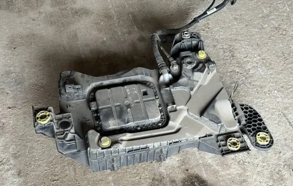 Citroen C5 Aircross AdBlue liquid reservoir 9825645580
