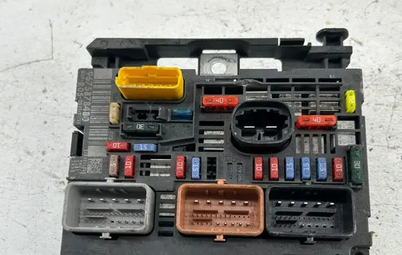 Peugeot 308 BSM Control unit 9675878480