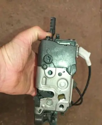 Peugeot 308 SW Front door lock 567148