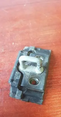 Mercedes-Benz E W211 Loading door lock loop/hook striker A2117400032