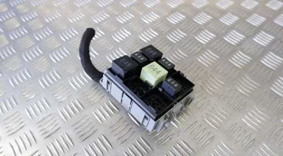 Volkswagen Touareg II Fuse module 7P0937211A 4H0951253 4H0951253C
