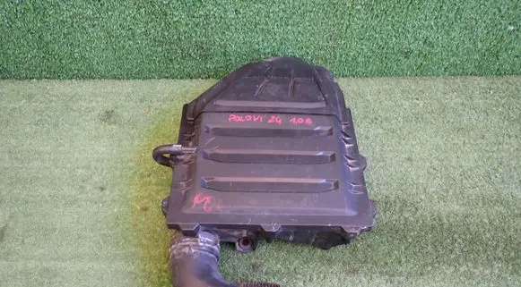 Volkswagen Polo VI Air filter box 
