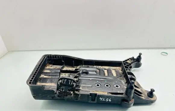 Volkswagen Touran III Battery tray 5QF915325B