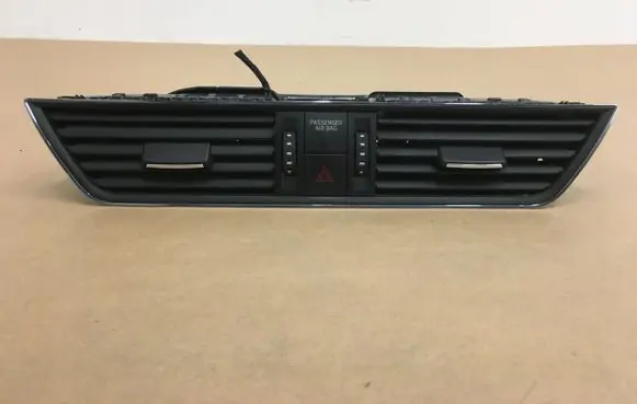 Skoda Superb B8 (3V) Dash center air vent grill 3V0820951C 27052016 09569