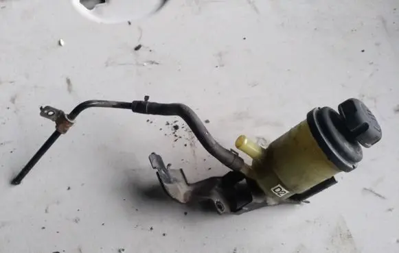 KIA Magentis Power steering fluid tank/reservoir