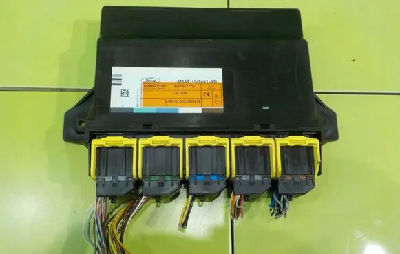 Ford Kuga I Central body control module 8M5T19G481AD XP258