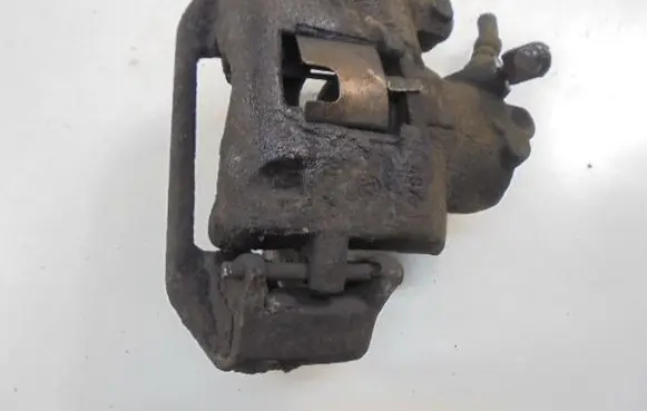 Front brake caliper