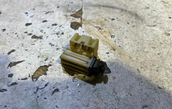 Chrysler 300M Brake pedal sensor switch 04671336 1539G23 TL1105