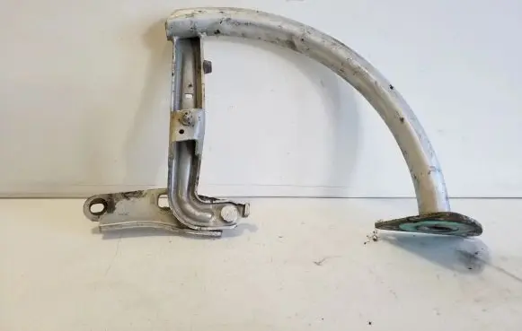 Volkswagen PASSAT B6 Tailgate/trunk/boot hinge 3C5827301