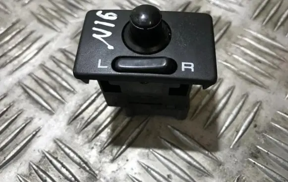Nissan Almera N16 Wing mirror switch