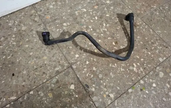 Volvo V60 Engine coolant pipe/hose 31293991