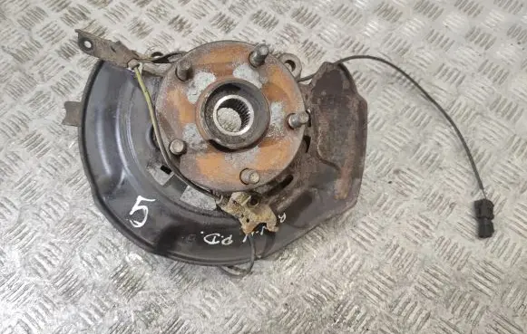 Toyota RAV 4 (XA30) Front wheel hub