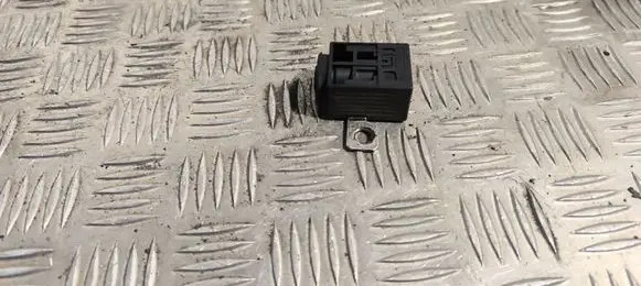 Audi A6 S6 C6 4F Battery relay fuse 4F0915519