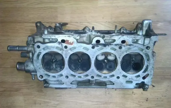 Toyota RAV 4 (XA20) Engine head 