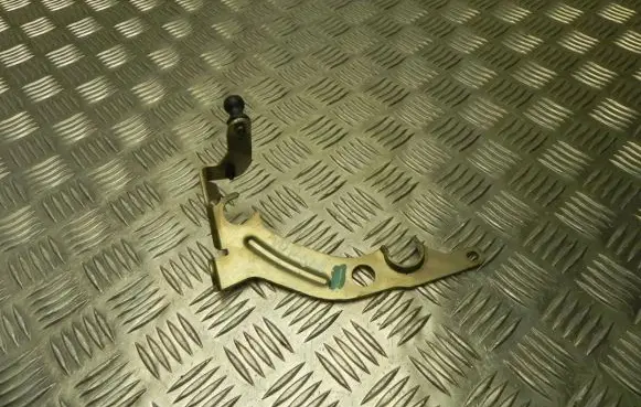 Mercedes-Benz C AMG W205 Engine mounting bracket A2740940041 VD12526