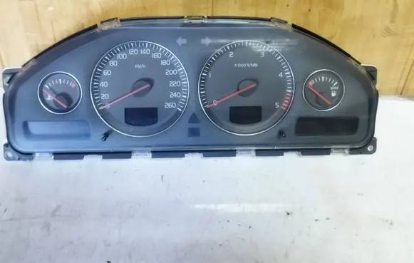 Volvo XC70 Speedometer (instrument cluster) 8602764 69294730T 8673262