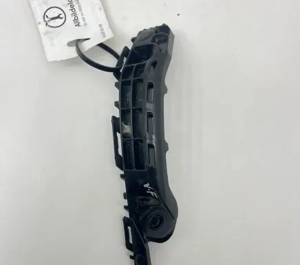 Front bumper mounting bracket