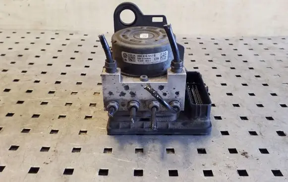 Volkswagen PASSAT B8 ABS Pump 3Q0614517Q 3Q0907379Q