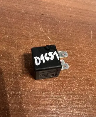 Mercedes-Benz E W210 Other relay A0025421319 D1651
