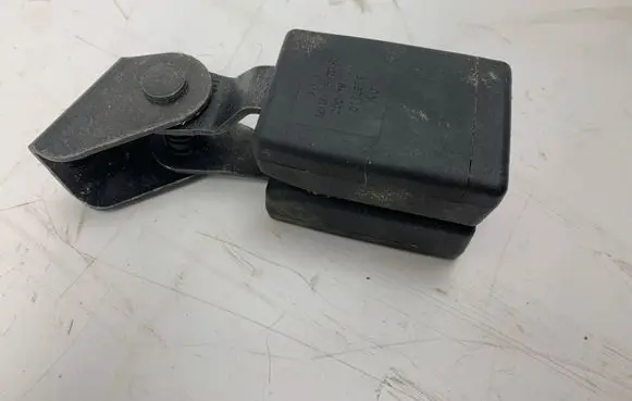 Opel Insignia A Rear seatbelt buckle 13267110 804184002