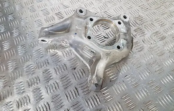 Lexus CT 200H Front wheel hub spindle knuckle 