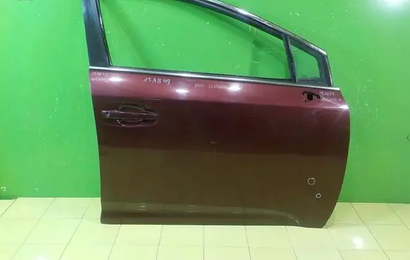 Toyota Avensis T270 Front door PRZOD 15AB49 97D8B2B863934240A8