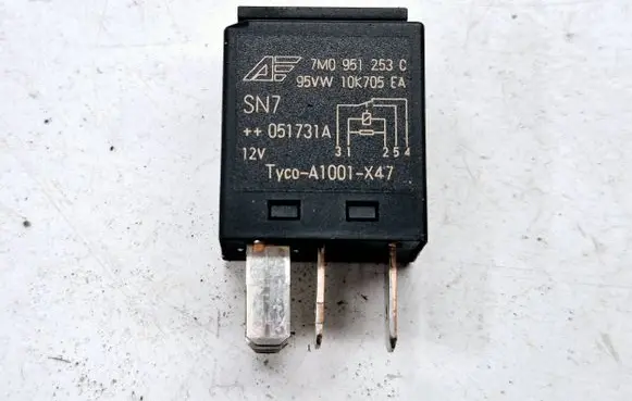 Volkswagen PASSAT B6 Other relay 7M0951253C 95VW10K705EA