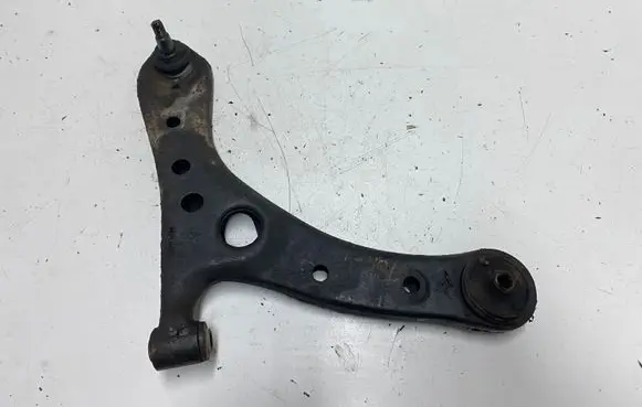 Toyota Avensis Verso Front lower control arm/wishbone