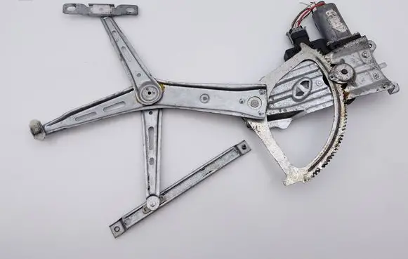 Opel Zafira B Front door window regulator with motor 13132220