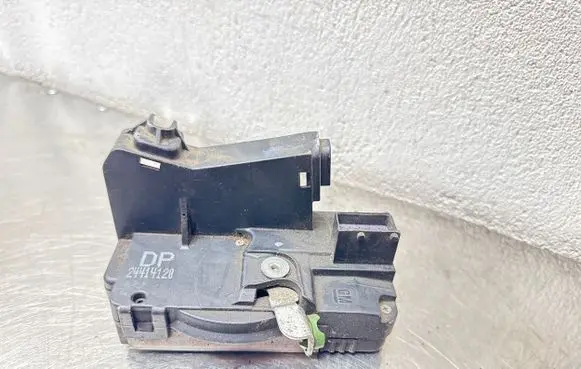 Opel Zafira A Front door lock 24414120