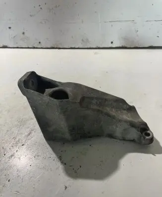 Audi A6 S6 C5 4B Engine mounting bracket 8D0199307P
