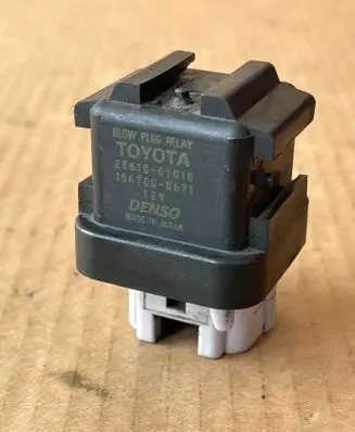 Toyota Avensis T250 Glow plug pre-heat relay 2861067010 1567000671