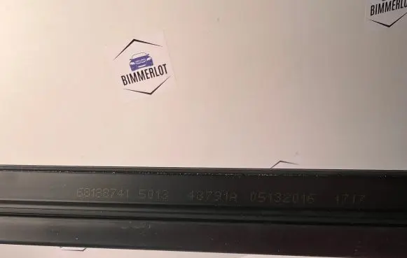 Chrysler Pacifica Door glass trim 68188741