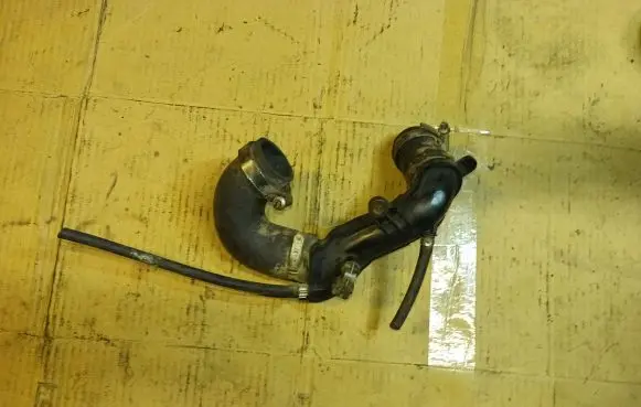 Renault Kangoo I Oil fill pipe 8200770644