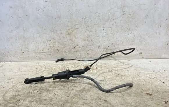 Peugeot 508 Clutch master cylinder 9685798980