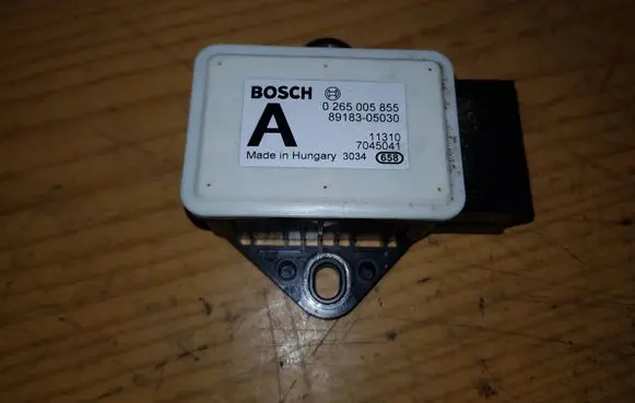 Toyota Avensis T270 ESP acceleration yaw rate sensor 0265005855 1275100769