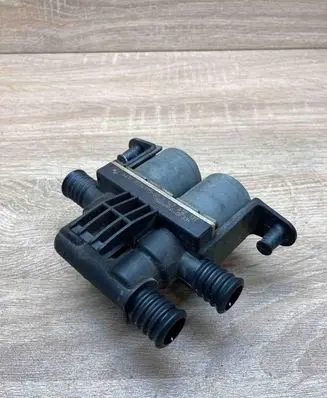 BMW 5 E39 Coolant heater control valve 8374995
