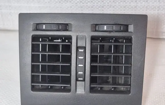 Skoda Yeti (5L) Rear air vent grill 1Z0819203