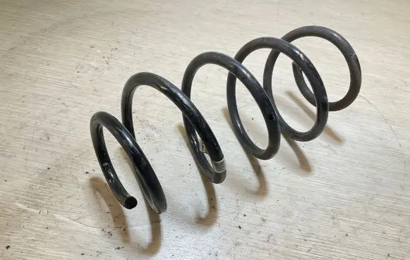 Volvo XC40 Front coil spring 32221902