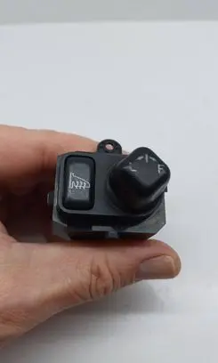 Wing mirror switch