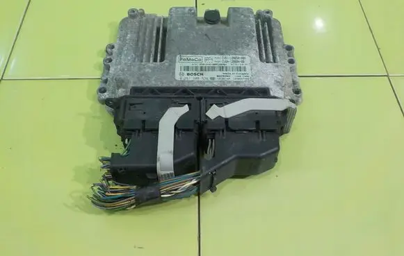 Ford Focus Engine control unit/module CV6112A650ABH