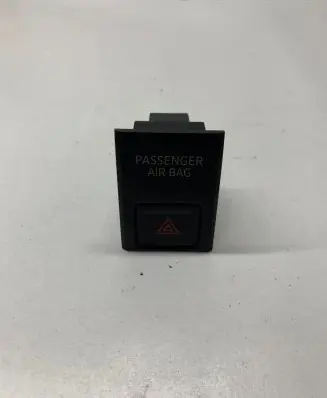Volkswagen Jetta VII Hazard light switch 17A919225C