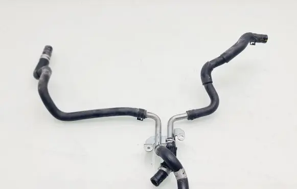 Toyota Land Cruiser (J150) Engine coolant pipe/hose