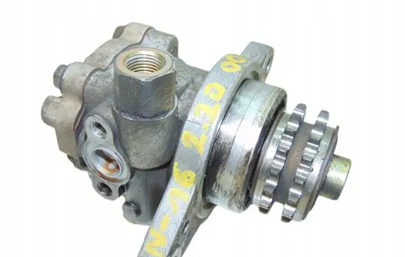 Nissan Almera N16 Power steering pump