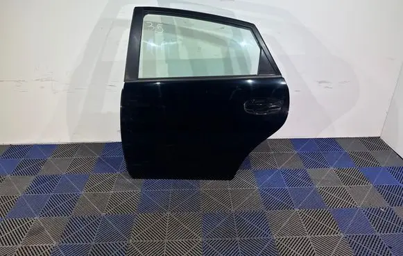 Toyota Prius (XW20) Rear door 