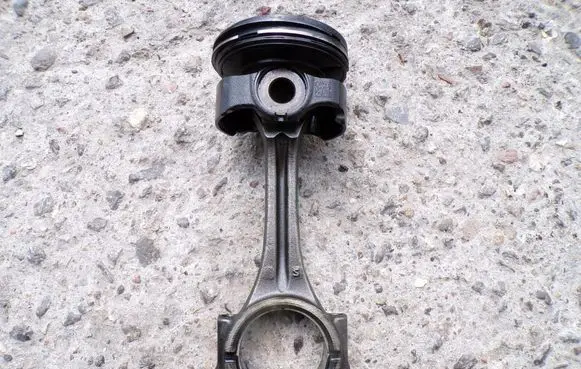 Iveco Daily 6th gen Piston with connecting rod 