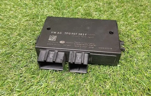 Volkswagen Touareg II Tow bar trailer control unit/module 7P0907383F 7P0907383B