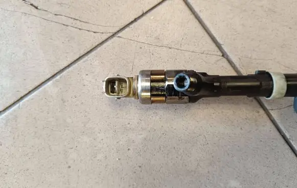Toyota Avensis T220 Fuel injector 2367027010 03B4063